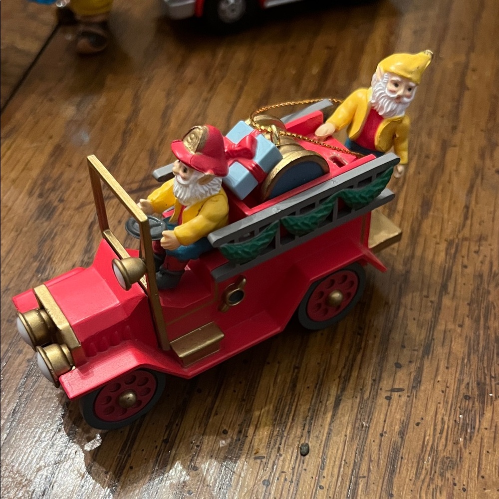 Collection‎ of Firefighter themed ornaments - Picture 7 of 9